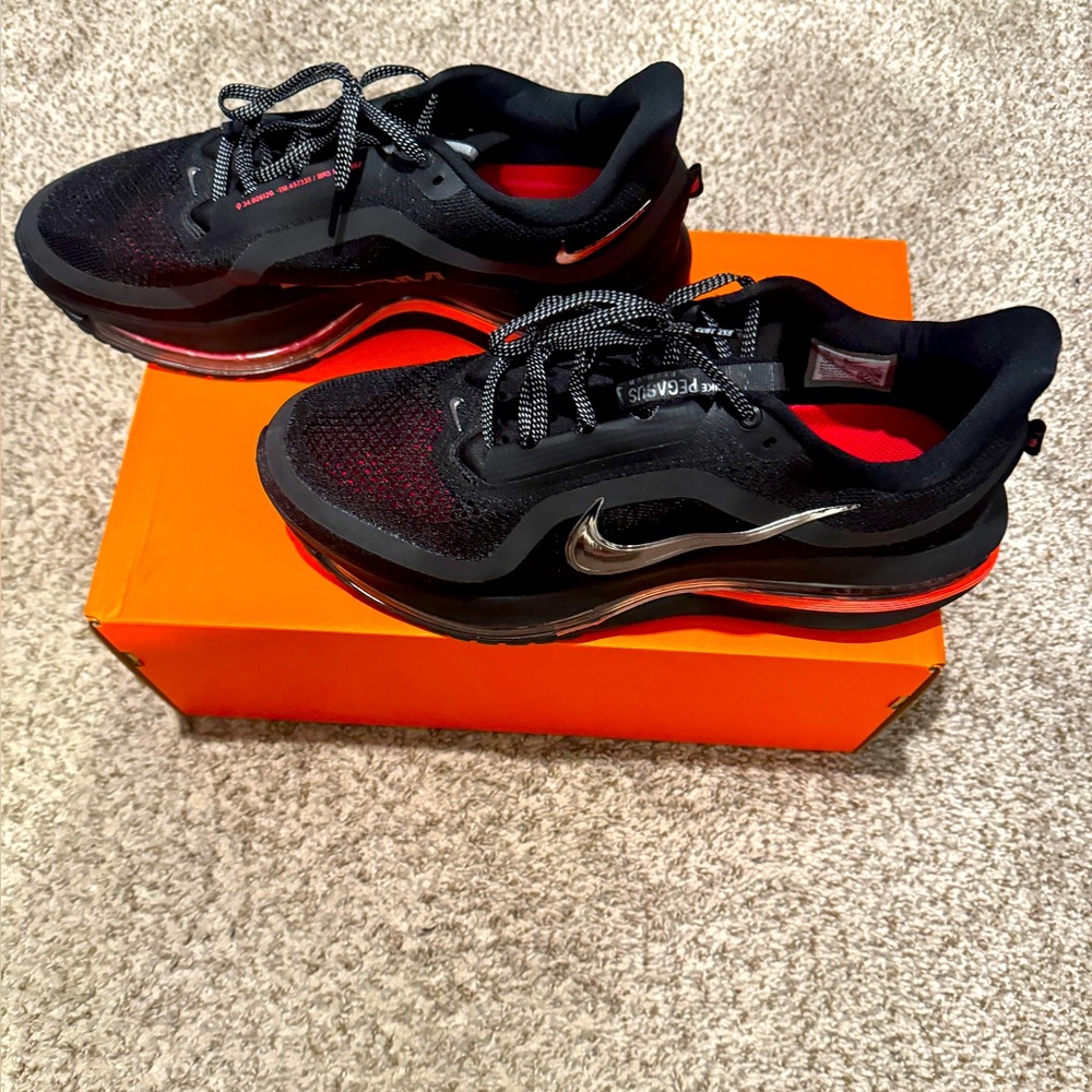 NWT!! Men’s Size 12 Nike Pegasus Premium!